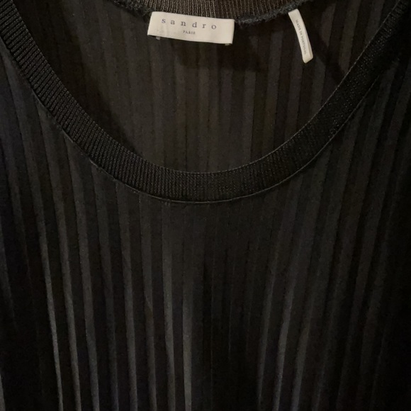 Sleeveless black cool top! - Picture 2 of 3